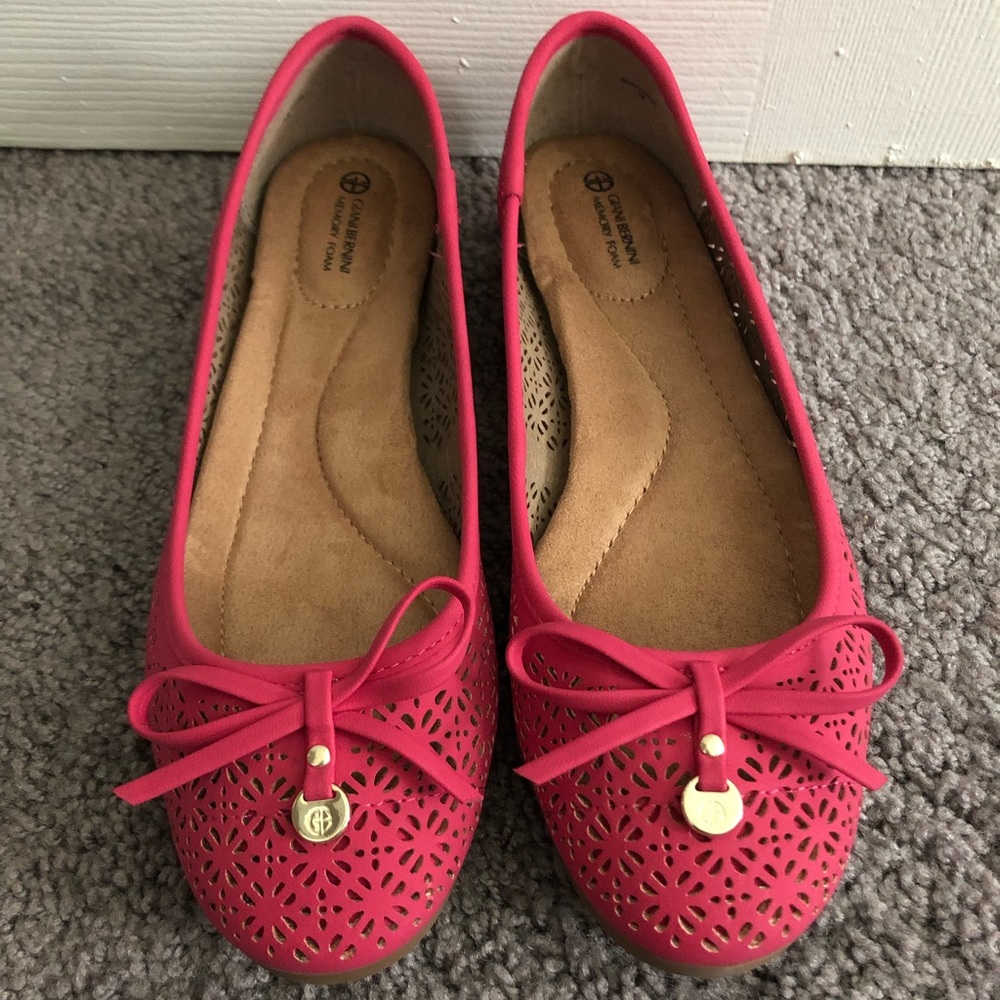 Giani Bernini pink flats with memory foam.